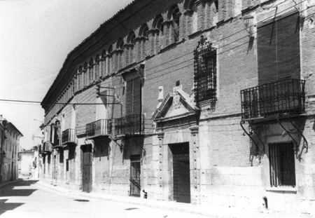 Fachada de una casa en la localidad de Calamocha.