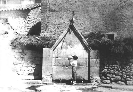 La fuente. Langa del Castillo.