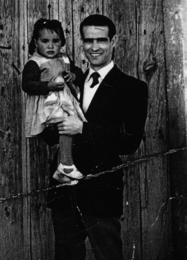 Retrato en la puerta de la iglesia de Torralbilla.