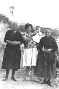 Grupo de vecinas de Mainar