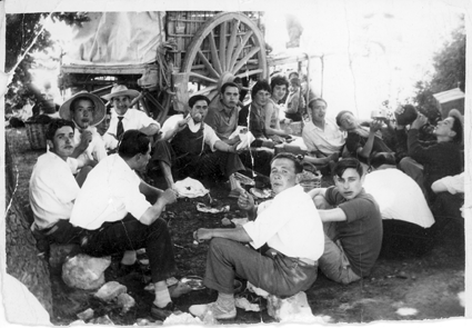 Comiendo en la romerÃ­a. Bello