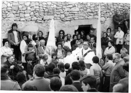 Vecinos en procesiÃ³n. Bello