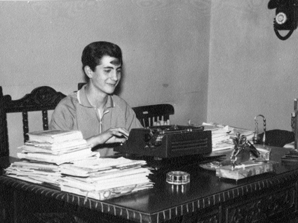 Escribiendo a mÃ¡quina en la escuela. Bello