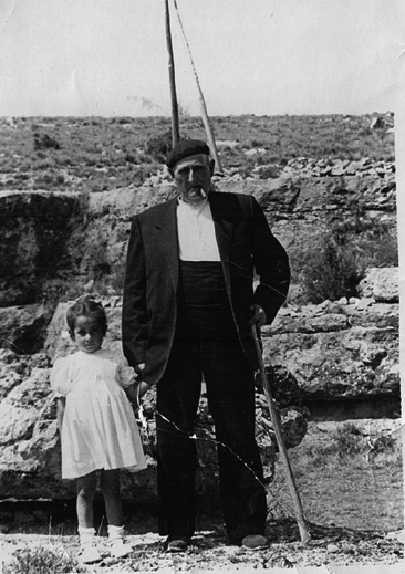 Eugenio Bachiller y nieta. Bello.