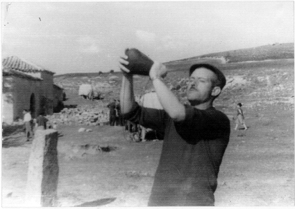 Bebiendo en bota. Bello