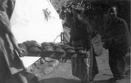 Haciendo el pan. Daroca.