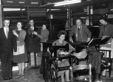 ManiquÃ­es y telas en la sastrerÃ­a. Daroca.