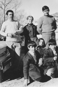 Familia con hijos y nietos. Nombrevilla. AÃ±o 1974.