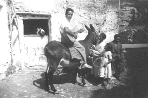 Cantando en la puerta de casa. Nombrevilla
