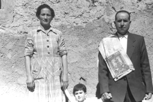 El prior de la cofradÃ­a con su esposa e hija. Nombrevilla