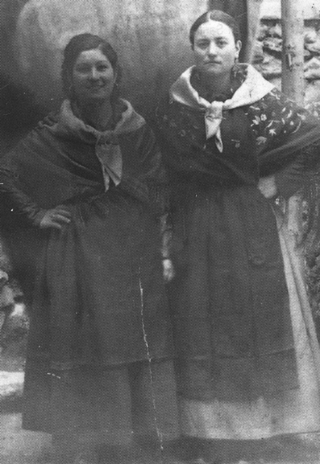 Vestimenta habitual femenina de los aÃ±os 30. Calamocha.