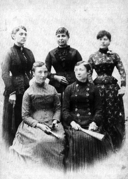 Retrato de cinco mujeres.