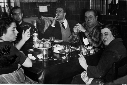 Amigos tomando una copa. Calamocha