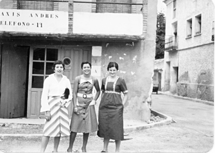 Amigas en la plaza del PeirÃ³n. Calamocha