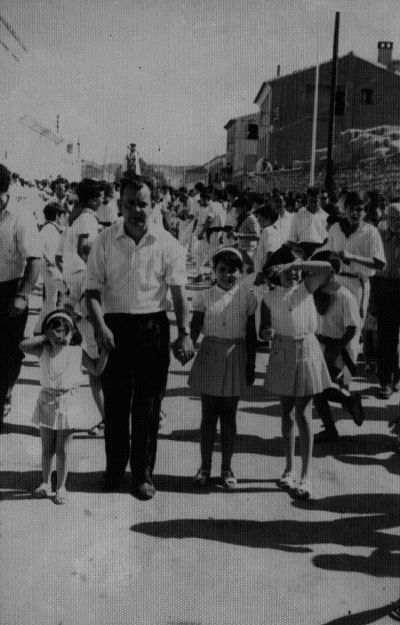 Grupo de personas en las calle de Calamocha.