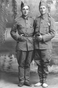 Pareja de soldados. AÃ±o 1936. Romanos.