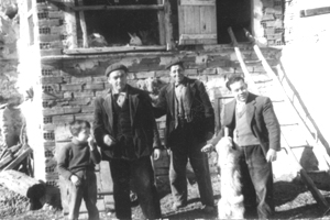 Grupo de vecinos de Romanos. AÃ±o 1957.