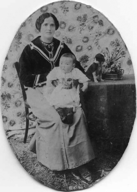 Retrato de Mariana y SerafÃ­n. AÃ±o 1920. Cella.