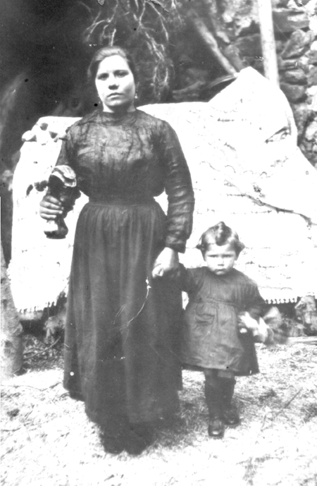 Salvadora MartÃ­nez y Rosina. Cella.