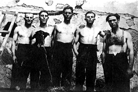 Adolfo Barea y otros trabajadores. Cella.