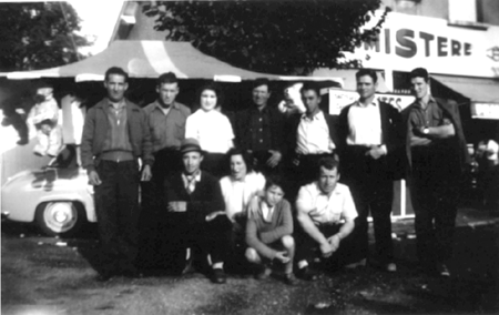 Grupo de trabajadores en Francia. AÃ±o 1958.