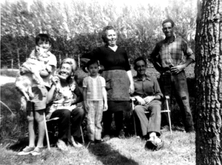 MarÃ­a y VÃ­ctor junto a otros trabajadores. Cella.