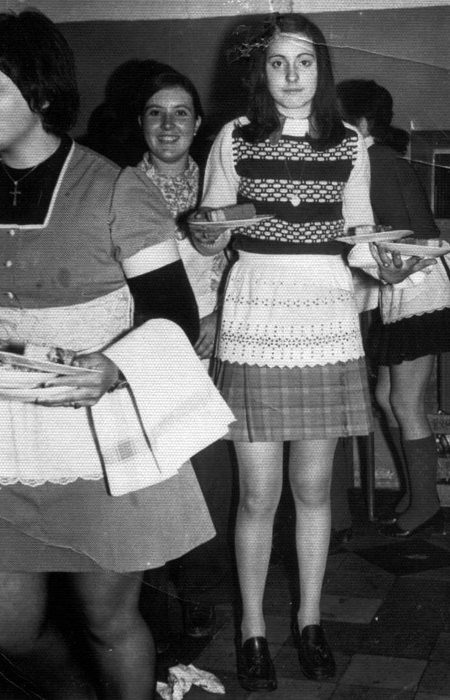 Mari Carmen Blasco de camarera. Cella.