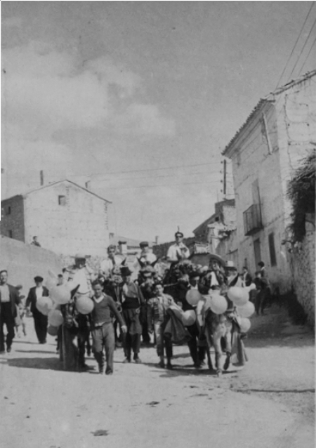 Hacia la plaza de toros. Cella