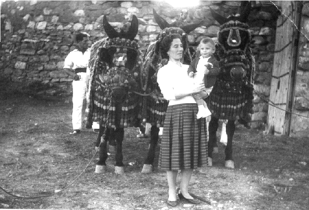 Isaura y JosÃ© Antonio en fiestas con los caballos. Cella
