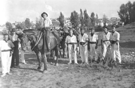 Mulilleros en fiestas. Cella