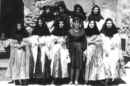 Vestidas de labradoras. Cella