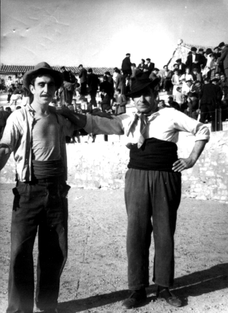 ValentÃ­n y un amigo en fiestas. Cella