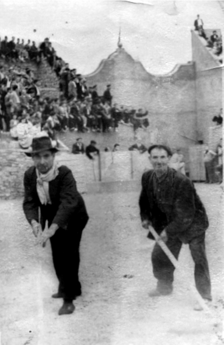 ValentÃ­n y LÃ©cera en fiestas en la plaza de toros. Cella