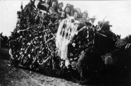 Carroza en las fiestas del Pilar. Cella