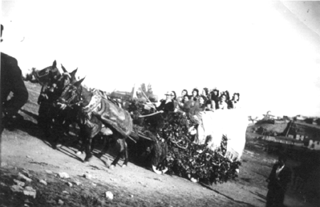 Carroza en las fiestas del Pilar. Cella