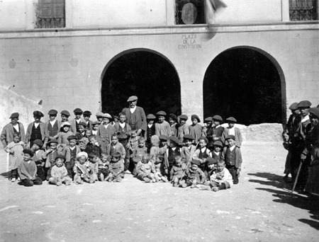 Grupo escolar en Blancas.