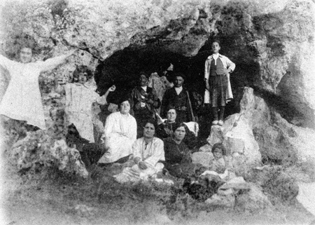 Merienda en la casa de los zorros. Blancas.