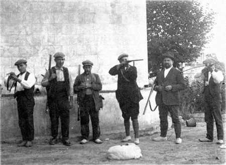 Grupo de cazadores. Blancas.
