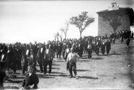 Bajando de la Virgen de la Carrasca. Blancas