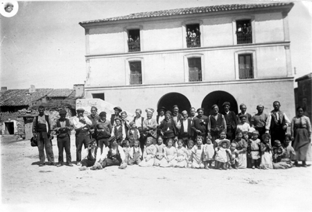 Un descanso en el baile. Blancas.