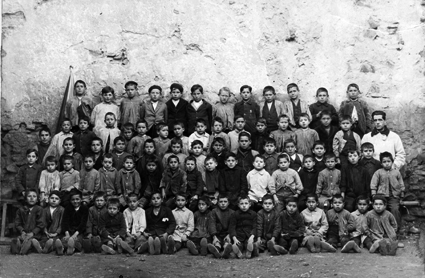 Grupo de niÃ±os de la escuela. BurbÃ¡guena