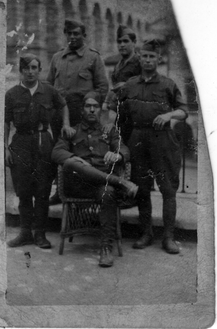 Grupo de soldados posando. BurbÃ¡guena