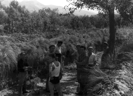 Hombres trabajando. BurbÃ¡guena