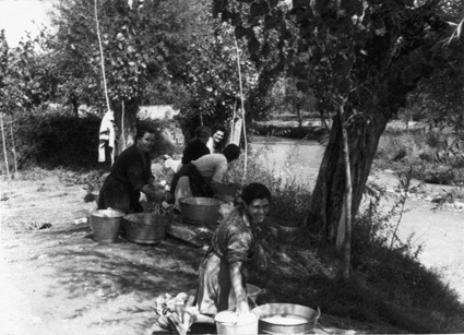 Lavando en el rÃ­o. BurbÃ¡guena