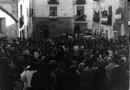 Grupo vecinos en fiestas.BurbÃ¡guena