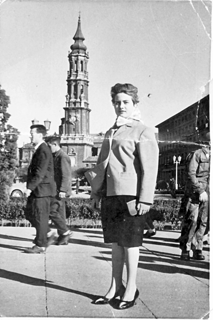 La tÃ­a Isabel en la plaza del Pilar de Zaragoza.