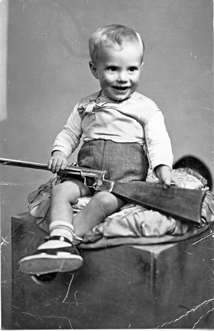 NiÃ±o con la escopeta de caza. Caminreal