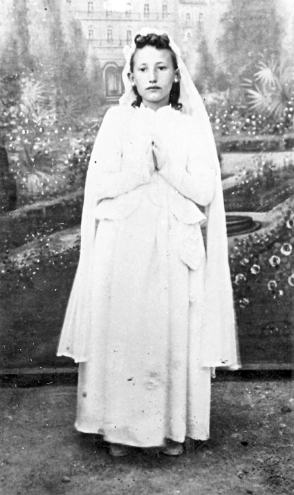 Pilar el dÃ­a de su Primera ComuniÃ³n. Caminreal