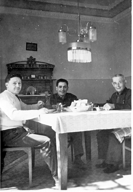 Manuel con dos amigos. Caminreal