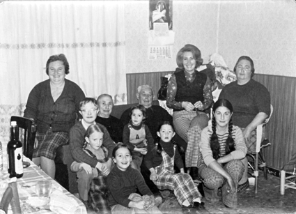 Abuelos, hijas y nietos. Caminreal